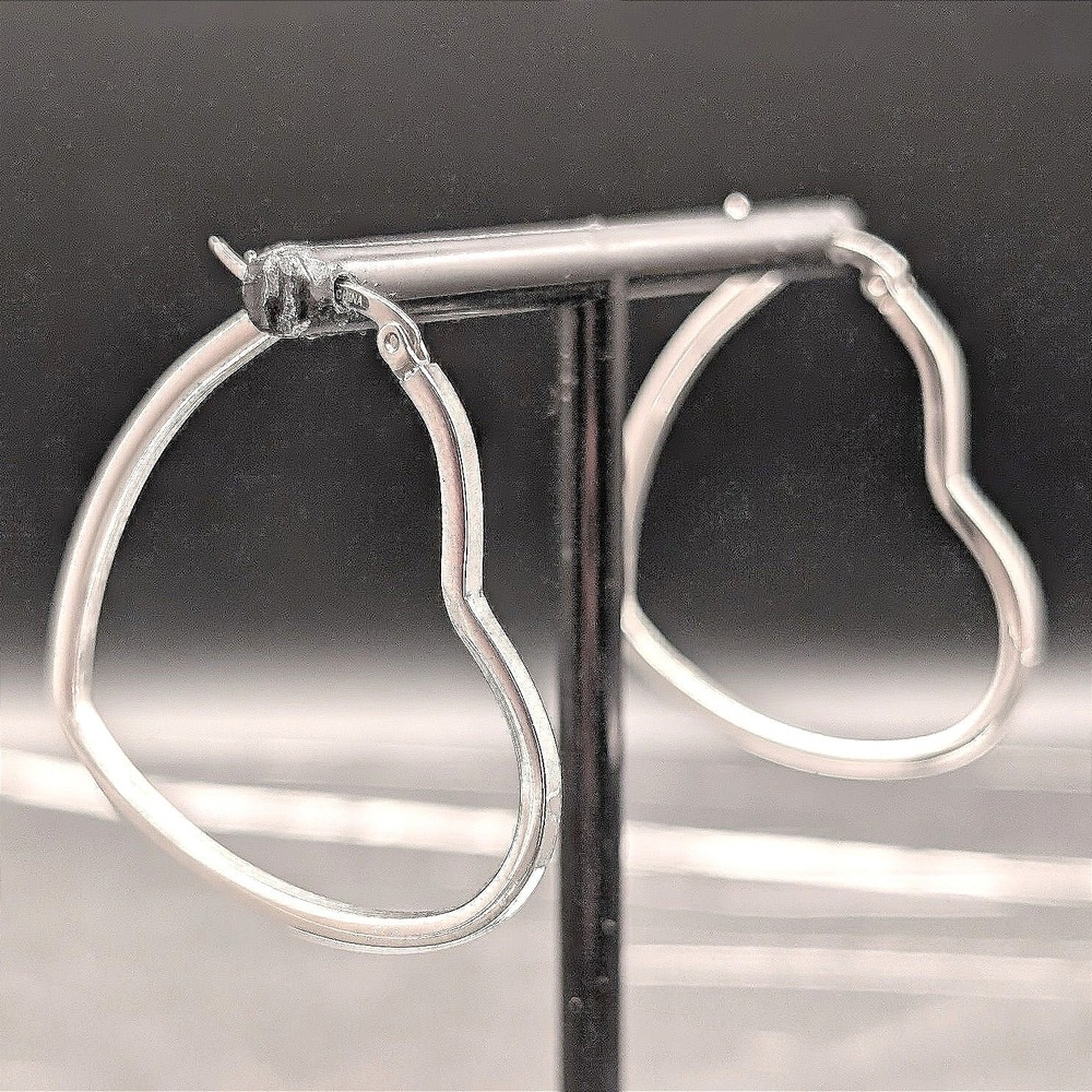 Vintage Silver Tone Heart Hoop Earrings Minimalist Modern‎ Valentine Cute